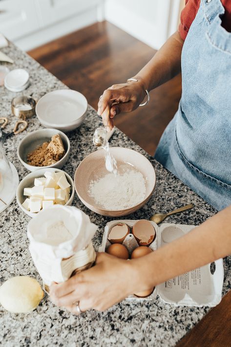 Organic ingredients for cakes | Behind the scenes with Sugar Plum Bakes | Rebecca Carpenter Photography Cake Maker Photography, Home Baking Photography, Bakery Behind The Scenes, Coffee Sponge Cake, Coconut Sponge Cake, Bread Factory, Lemon Sponge Cake, Carpenter Photography, Baking Photography