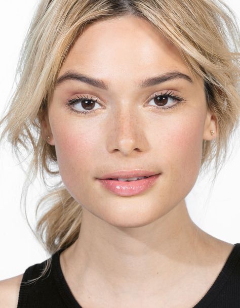 Bobbi Brown Makeup Looks, Five Minute Makeup, Brown Makeup Looks, No Make Up Make Up Look, Jones Road, Back To School Makeup, Bobbie Brown, Minimal Makeup Look, Minimalist Makeup