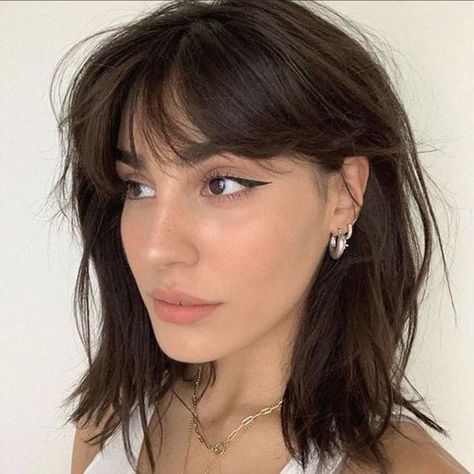 Short Brown Hairstyles, Baby Bangs, Vlasové Trendy, Short Brown Hair, Brown Hairstyles, The Abyss, Middle Of The Night, Classic Brown, Haircuts For Fine Hair