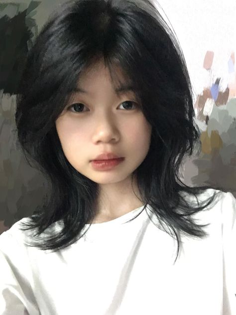 https://www.facebook.com/hanvkparkchaeyoung ig: thanhhienlato Korean Short Haircut, Tomboy Hairstyles, Short Hair Tomboy, Hair Inspiration Long, Asian Short Hair, Haircuts For Medium Hair, Cute Friend Photos, Haircut And Color, Asian Hair