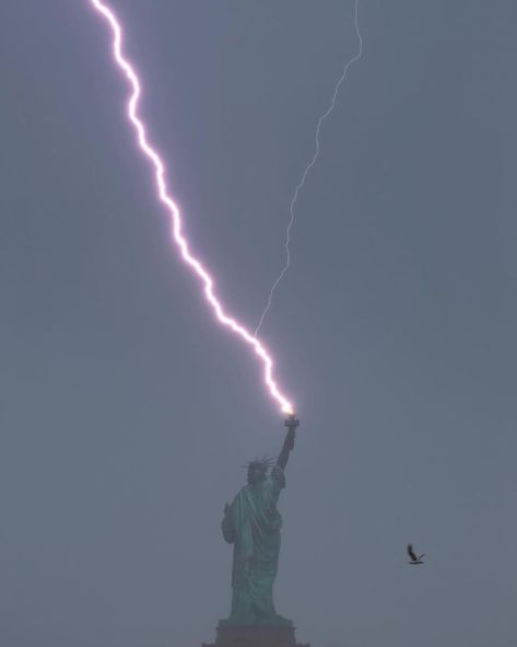 Photographer Dan Martland was on hand to capture stunning images of a massive lightning bolt directly striking The Statue of Liberty.… | Instagram Bolt Of Lightning, Wild Weather, New York Pictures, The Statue Of Liberty, Lady Liberty, Lightning Strikes, Lightning Bolt, Statue Of Liberty, Beautiful Photo