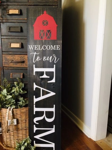 Farm Porch Signs, Diy Welcome Sign Wood Front Porches, Porch Leaner Sign Diy, Farm Porch, Porch Boards, Porch Leaners, Plank Art, Wood Porch, Painted Wooden Signs