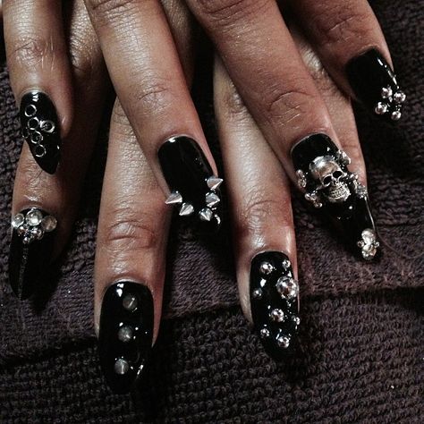 Nails Skull Nail Designs, Zombie Nails, Nails Images, Skull Nails, Punk Nails, Best Nails, Gothic Nails, Goth Nails, Nail Ring