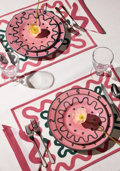 Funky Dinnerware, Path Less Traveled, Dinner Plate Set, Table Styling, Pink Table, Wood Ideas, Diy Pottery, Getting Dressed, Apartment Decorating