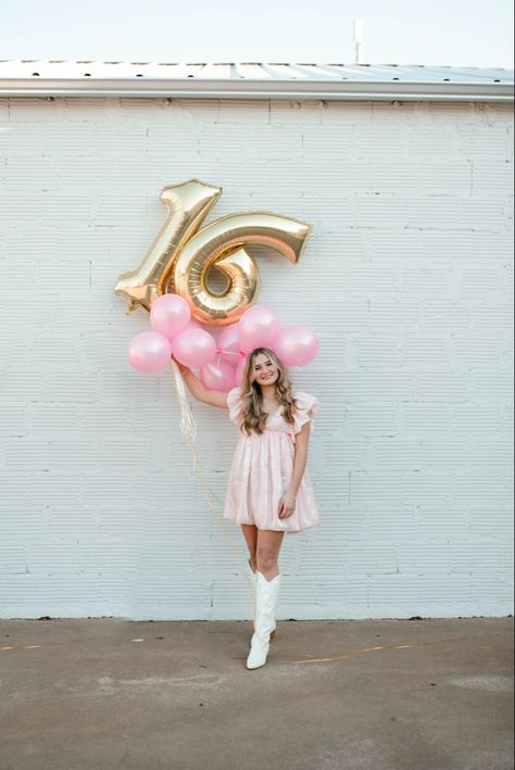 Sweet 16 Birthday Picture Ideas, Cute Sweet 16 Picture Ideas, Cute Bday Poses, Bday Party Photoshoot, 16 Year Photo Shoot, Cute Sweet 16 Photoshoot Ideas, Sweet 16 Instagram Pictures, Sweet Sixteen Party Ideas Winter, Sweet Sixteen Pictures Photoshoot