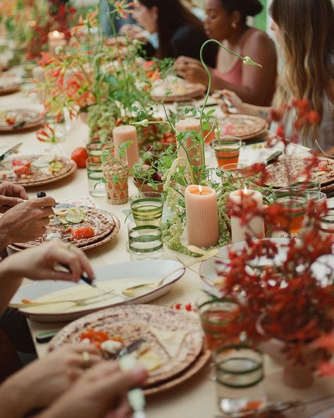 GRATITUDE dinner- stunning imagery from @kellybrownweddings // @lifeinthesnacklane + @mihocateringco and I wanted to celebrate and thank… | Instagram Brand Esthetics, Italian Dinner Party, Al Fresco Dinner, Calligraphy Paper, Summer Tomato, Italian Dinner, Summer Soiree, Garden Party Wedding, In Season Produce