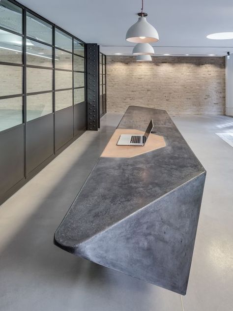 Stunning concrete lobby design Concrete Reception, Concrete Desk, Cool Home Office, Office Space Decor, Industri Modern, Reception Desk Design, Cast Concrete, Beton Design, Lobby Interior