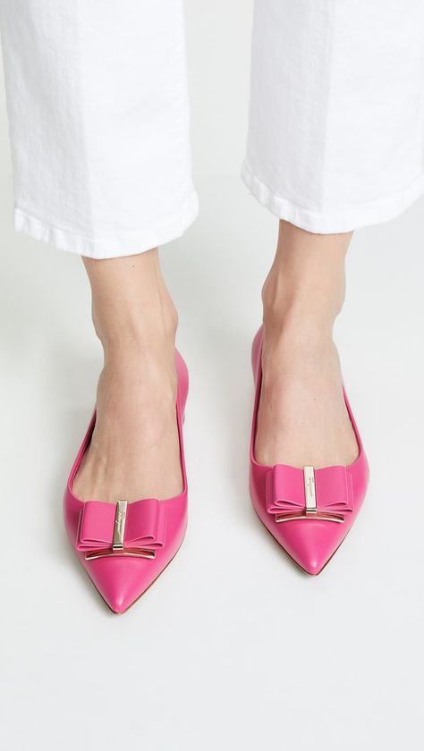 The 14 Most Comfortable Flats Every Woman Should Own in 2019 Pink Flats Outfit Work, Pink Flats Outfit, Flats Outfit Work, Flats For Work, Fantastic Shoes, Pink Flats, Chic Shoes, Fancy Shoes, Fashion Tights