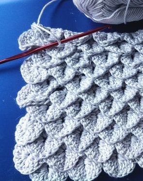 ​Crochet "Fish Scale" Stitch Pattern Fish Scale Knitting Pattern, Crochet Mens Scarf, Crochet Men, Crochet Fish, Acrylic Art Projects, Fish Scale Pattern, Planning Board, Crochet Dragon, Fish Scale