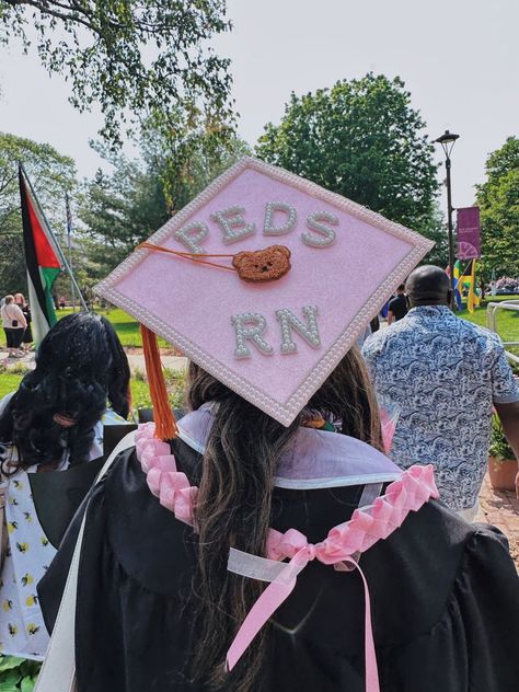 Nursing School Inspiration, Nurse Graduation Cap, Nursing Goals, Nursing Graduation Pictures, Nursing Motivation, Nursing School Motivation, Medical School Life, Picu Nurse, Nurse Inspiration