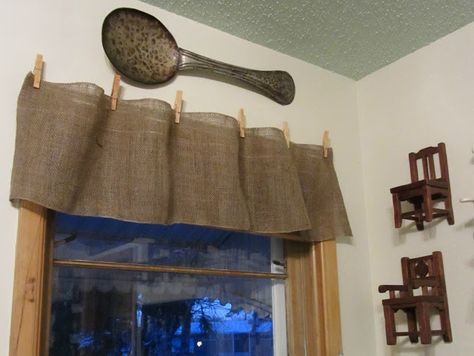 Curtain Ideas For Kitchen, Burlap Curtains Diy, No Sew Valance, Burlap Window Treatments, Burlap Kitchen, Burlap Valance, Organized Clutter, Burlap Garland, No Sew Curtains