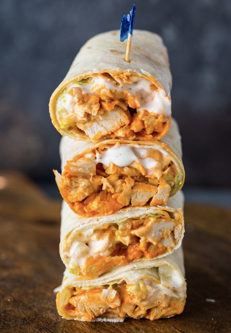 27 (Really Good) Recipes To Make In December Nachos Recept, Buffalo Chicken Wrap, Spicy Buffalo Chicken, Buffalo Chicken Wraps, Chicken Wrap Recipes, Pre Cooked Chicken, Chicken Wrap, Eat Salad, Egg Muffins