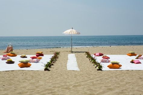 10 Unique Ceremony Seating Ideas - Project Wedding Beach Setting, Wedding Ceremony Seating, Simple Beach Wedding, Seating Ideas, Wedding Ceremony Photos, Theme Nature, Wedding Beach Ceremony, Ceremony Seating, Beach Ceremony