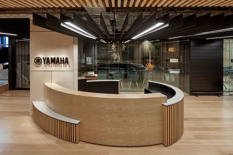 Circle Reception Desk, Japanese Study Room, Circular Reception Desk, Desk Japanese, Library Reception, Company Reception, Reception Interior, Reception Area Design, Japanese Study