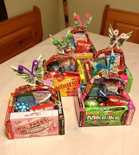 Candy Box Easter Basket, Creative Easter Baskets, Boys Easter Basket, Gifts Baskets, Candy Easter Basket, Diy Easter Gifts, Easter Basket Ideas, Kids Easter Basket, Birthday Boys