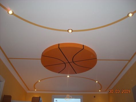 Basketball ceiling. Black Themed Bedroom, Room Ideas Pastel, Boys Basketball Bedroom, Baddie Room Ideas, Basketball Themed Bedroom, Basketball Theme Room, Basketball Room Decor, 2000 Era, Women Cave