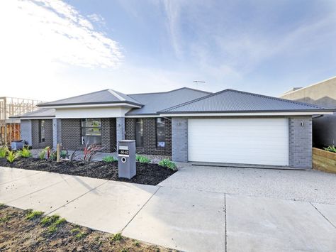 Basalt roof and gutters. Surfmist fascia, garage door and render. Monument windows. Shale Grey And Monument Exterior, Colorbond Roof Colour Schemes, Shale Grey Garage Door, Shale Grey Colorbond Roof, Shale Grey Roof Colour Schemes, Basalt Colorbond Roof, Surfmist Garage Door, Surfmist Roof Colour Schemes, Basalt Roof Colour Scheme