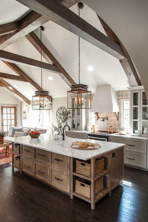 A round up post of the best kitchens by Joanna Gaines! HGTV's Fixer Upper designer. Country rustic and modern charm. Kitchen renovations. Kitchens By Joanna Gaines, Rustic Kitchen Island, Farmhouse Kitchen Design, Rustic Farmhouse Kitchen, Rustic Kitchen Decor, Modern Farmhouse Kitchens, Trendy Kitchen, Large Kitchen, Design Living Room