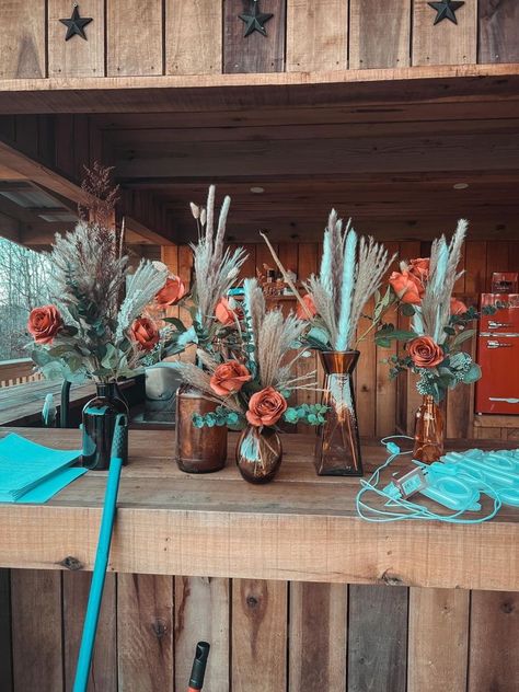 Wedding Western Centerpieces, Country Wedding Turquoise Rustic, Copper And Teal Wedding Centerpieces, Rancho Wedding Decorations, Western Floral Arrangements Home, Boho Western Quinceañera, Boho Country Centerpieces, Western Theme Wedding Centerpieces, Country Fall Wedding Colors