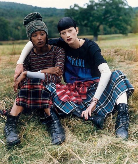 1999 Fashion, 1990 Style, Fashion History Timeline, Nadja Auermann, Grunge Accessories, Mode Editorials, Vogue Editorial, Guy Bourdin, Devon Aoki