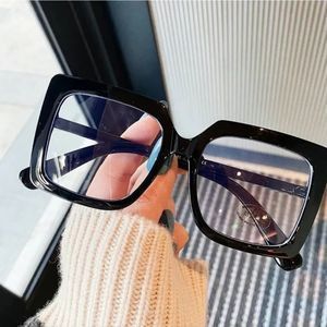 Square Glasses Women, Blue Light Glasses Women, Maquillage On Fleek, Womens Eyewear Frames, Anti Blue Light Glasses, Glasses Trends, Goggles Glasses, Glasses Fashion Women, نظارات شمسية