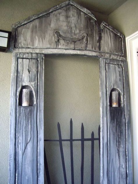 Halloween archway idea Halloween Mausoleum, Halloween Archway, Halloween Gravestones, Halloween Outside, Halloween Props Diy, Halloween Graveyard, Halloween Tombstones, Manualidades Halloween, Halloween Yard Decorations