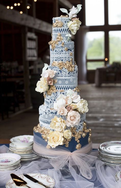 Along with gold accents, Petal Dust Cakery also infused vintage elements like a lace design and muted sugar flowers onto this navy blue creation. Portuguese Wedding, Barn Wedding Inspiration, Big Wedding Cakes, Country Wedding Cakes, Wedding Cake Tops, Lace Inspiration, Wedding China, Gold Flatware, Floral Wedding Cakes