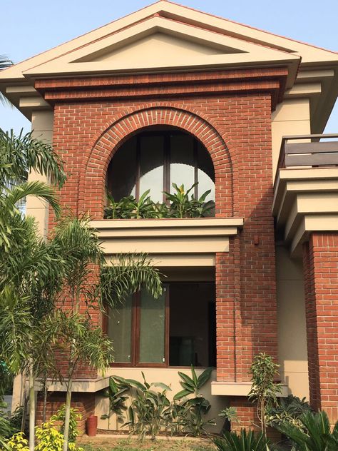 Red Brick Building Exterior, Brick Elevation, Cladding Texture, Classical Facade, Brick Archway, Brick Cladding, House Outer Design, Small House Front Design, Brick Arch