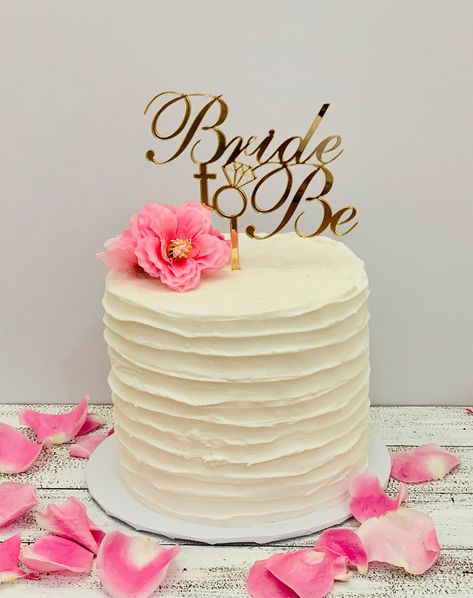 Bride To Be Decoration Ideas Diy, Bride To Be Cake Ideas Bridal Showers, Pastel Bride To Be, Bride To Be Pasta, Bride To Be Cake Bachelorette Parties, Bridal Shower Cake Ideas Simple, Bride Cake Ideas, Bride To Be Cake Design, Bride To Be Party Decoration Ideas