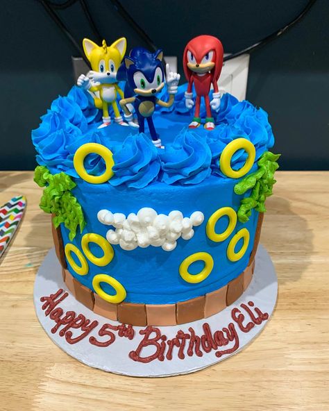 Sonic Hedgehog Cake Ideas, Blue Sonic Cake, Tails Birthday Cake, Sonic Cakes Ideas, Sonic And Tails Cake, Sonic Bday Cake, Sonic 2 Cake, Sonic Number Cake, Easy Sonic Cake