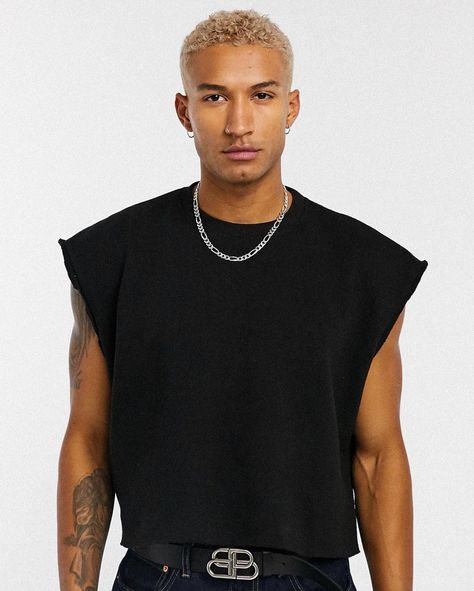 Sleeveless Tee Outfit, Sleeveless Shirt Outfit, Men Crop Top, Crop Top Men, Casual Sporty Outfits, Jeans And T Shirt Outfit, Black Outfit Men, Daily Fashion Inspiration, Black Jeans Outfit