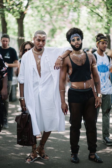 AfroPunk 2017 Style Star - All The Street Style Stars At The 2017 AfroPunk We Can't Stop Staring At Afrofuturism Fashion Men, Afropunk Outfits, Afropunk 2017, Afro Punk Outfits, Summer Shirt Dress, Afro Punk Fashion, Shirt Dress Women, 2017 Style, Midi Dresses For Women