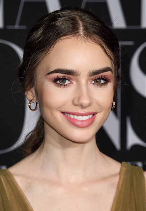 Lily Collins Makeup Tutorial, Lily Collins Makeup, Alyssa Campanella, Pale Skin Makeup, Lily Collins Style, Classy Makeup, Barbie Makeup, Cool Winter, Makeup Eye Looks