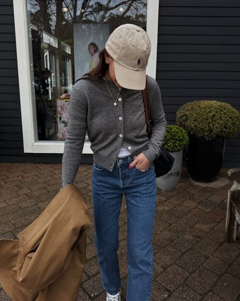 NEW ALMINA DISCOUNT CODE - JESSI How To Wear A Grey Cardigan, How To Style A Grey Cardigan, Grey Cardigan Outfit Casual, Dark Grey Cardigan Outfit, Gray Cardigan Outfit, Grey Cardigan Outfit, Updated Closet, Scotland Outfit, Outfits With Grey Cardigan