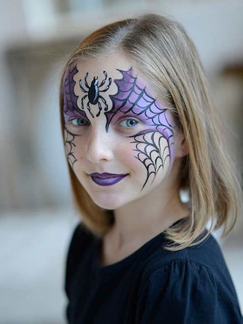 girl with black and purple spider web and spider face paint Carnaval Make-up, Halloween Makeup For Kids, Makeup Clown, Halloweenský Makeup, Halloween Fest, Face Painting Easy, Kids Face Paint, Face Painting Halloween, Kids Makeup