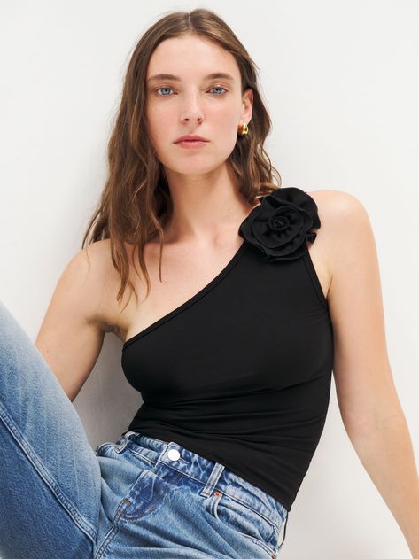 Flowers that will never go bad. The Camellia is a slim fitting one shoulder top with a rosette detail at the shoulder. Flower Top Outfit, Flower Tops Outfit, Flower Knit, Flower Top, Style Makeover, One Shoulder Top, Just Style, Top Outfit, Flower Tops