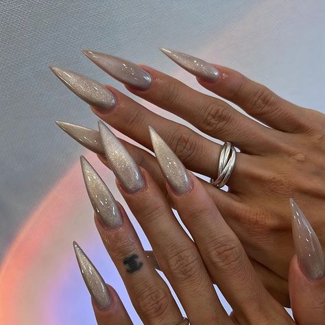 10Pcs Handmade Manicure Long Almond Fake Nails Sparkling Cat Eye Limited Nails Press On Nails Design Pearly Nails, Press On Nails Design, Nails Sparkling, Sharp Nails, Vintage Nails, Soft Nails, Dream Nails, Fire Nails, Dope Nails