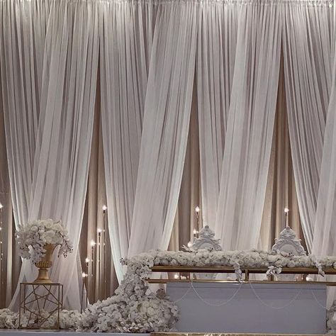 Minimalist Wedding Stage Decor, Drape Wedding Decor, Wedding Wall Draping, Drapes Backdrop, Mood Wedding, Wedding Drapery, Wall Drapes, Art Deco Wedding Theme, Draping Styles