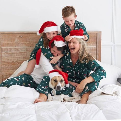 Christmas Pajama Pictures, Matching Family Holiday Pajamas, Family Holiday Pajamas, Glamorous Christmas, Christmas Jammies, Christmas Dresses, Mens Pajamas Set, Best Pajamas, Fashion Influencer