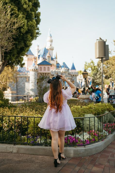 Grad Nite Disneyland Outfit, Disney Grad Photos, Disneyland Graduation Pictures, Grad Pic Poses, Disney Dump, Grad Photo Ideas, Grad Picture Ideas, Disney Graduation, Disneyland Photography