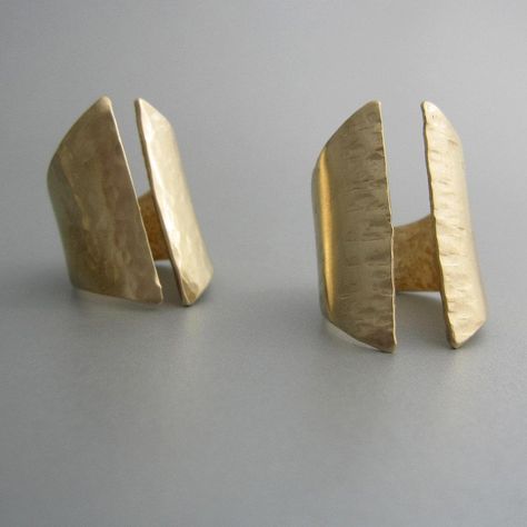 A tall slope of golden earth inspired the creation of this unique and easy to wear adjustable wide band that makes a bold statement. Wear the partial patina version with its dramatic edge for additional contrast. Each ring is slightly different due to its handmade construction. If item is out of stock, it can be ordered. Hammered Brass Jewelry, Brass Jewelry Handmade, Handmade Jewelry Display, Brass Jewellery Handmade, Metalsmithing Jewelry, Art Ring, French Jewelry, Organic Jewelry, Vintage Objects