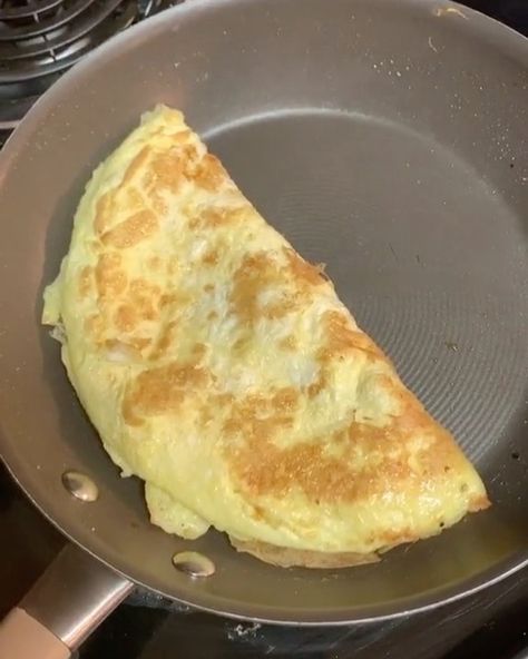 Keto Kat🥑 on Instagram: “Delicious keto friendly buffalo cream cheese omelette!😋 •  #highfat #lowcarb #ketogains #hypothyroid #alabama #ketodiet #ketofood…” Buffalo Cream Cheese, Cheese Omelette, Keto Breakfast, Keto Diet, Keto Recipes, Alabama, Cream Cheese, Buffalo, Low Carb