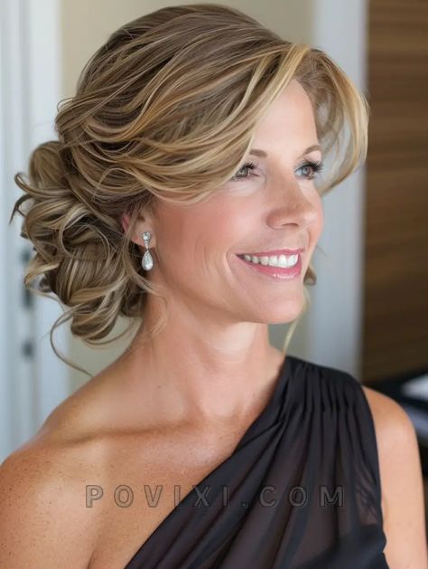 Hairstyles for Mother of the Bride 2024: 34 Ideas for Short, Medium and Long Hair Groom Hair Styles, Mother Of Bride Makeup, Mother Of The Bride Hairdos, Mother Of The Groom Hairstyles, Bride 2024, Side Bun Hairstyles, Elegant Ponytail, Mother Of The Bride Hair, Bridal Hair Updo