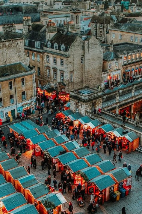 An image of Bath Christmas market from above. Bath England Christmas, Bath Christmas Market, Edinburgh Christmas Market, Euro Winter, Edinburgh Christmas, Xmas Market, Winter Board, Christmas In England, Cotswolds Cottage