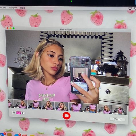 Computer Photoshoot, Macbook Photoshoot, Photoshoot Aesthetic, Photobooth Pictures, Bubbles Wallpaper, Glam Photoshoot, Photo Op, Instagram Inspo, Insta Photo Ideas