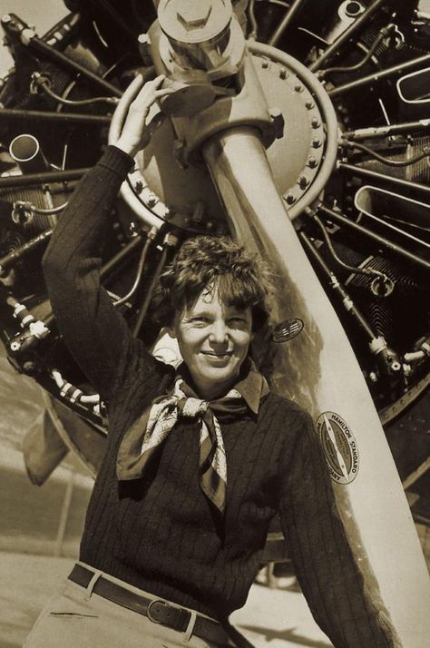 Amelia Earhart, a heroic character no one will forget. Her adventurous spirit matched a fashionable figure. She is definitely an icon to look up to, and be inspired by. Female Pilot, River Phoenix, Amelia Earhart, Vintage Aviation, Judy Garland, I'm With The Band, Great Women, Famous Women, A Plane