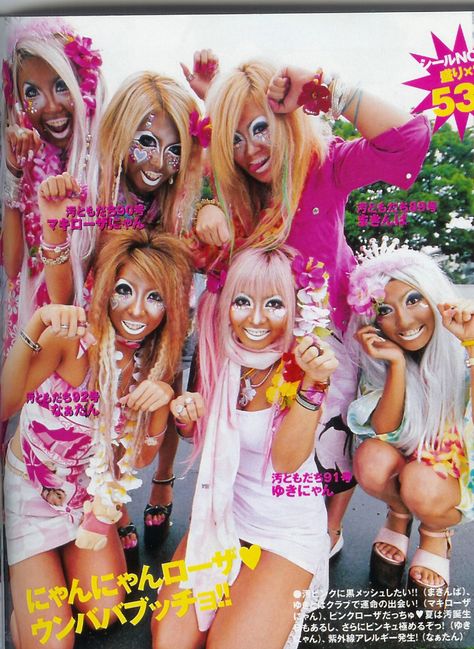 Ganguro girls Ganguro Girl, Gyaru Hair, Purple Cupcakes, Gyaru Makeup, Japan Fashion Street, Hime Gyaru, Charmmy Kitty, Celebrity Culture, Gyaru Fashion