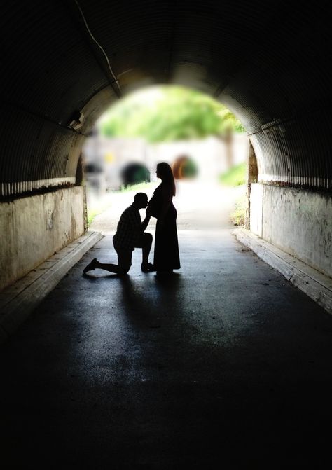 So beautiful and sweet Covered Bridge Maternity Photos, Bridge Maternity Pictures, Kylie Maternity, Covered Bridge Photo, Spring Maternity Photos, Outdoor Photoshoot Inspiration, Fall Maternity Pictures, Couple Maternity Poses, Maternity Shots