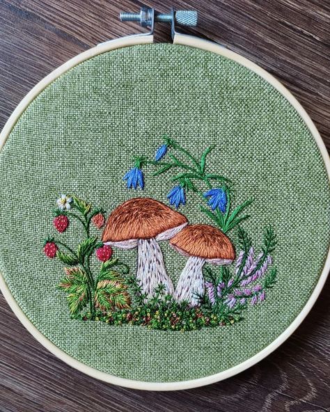 Thread Painting Embroidery, Mushroom Embroidery, Cloth Ideas, Forest Mushrooms, Unique Cross Stitch, Embroidery Stitches Beginner, Cross Stitch Tutorial, Painting Embroidery, Towel Embroidery