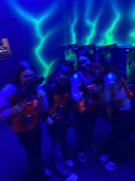 laser game with friends Friends Purple Aesthetic, Laser Tag Aesthetic, Laser Tag Birthday Party Ideas, Recreate Pics, Poland Trip, Laser Game, Hangout Ideas, Laser Tag Birthday Party, Laser Tag Birthday